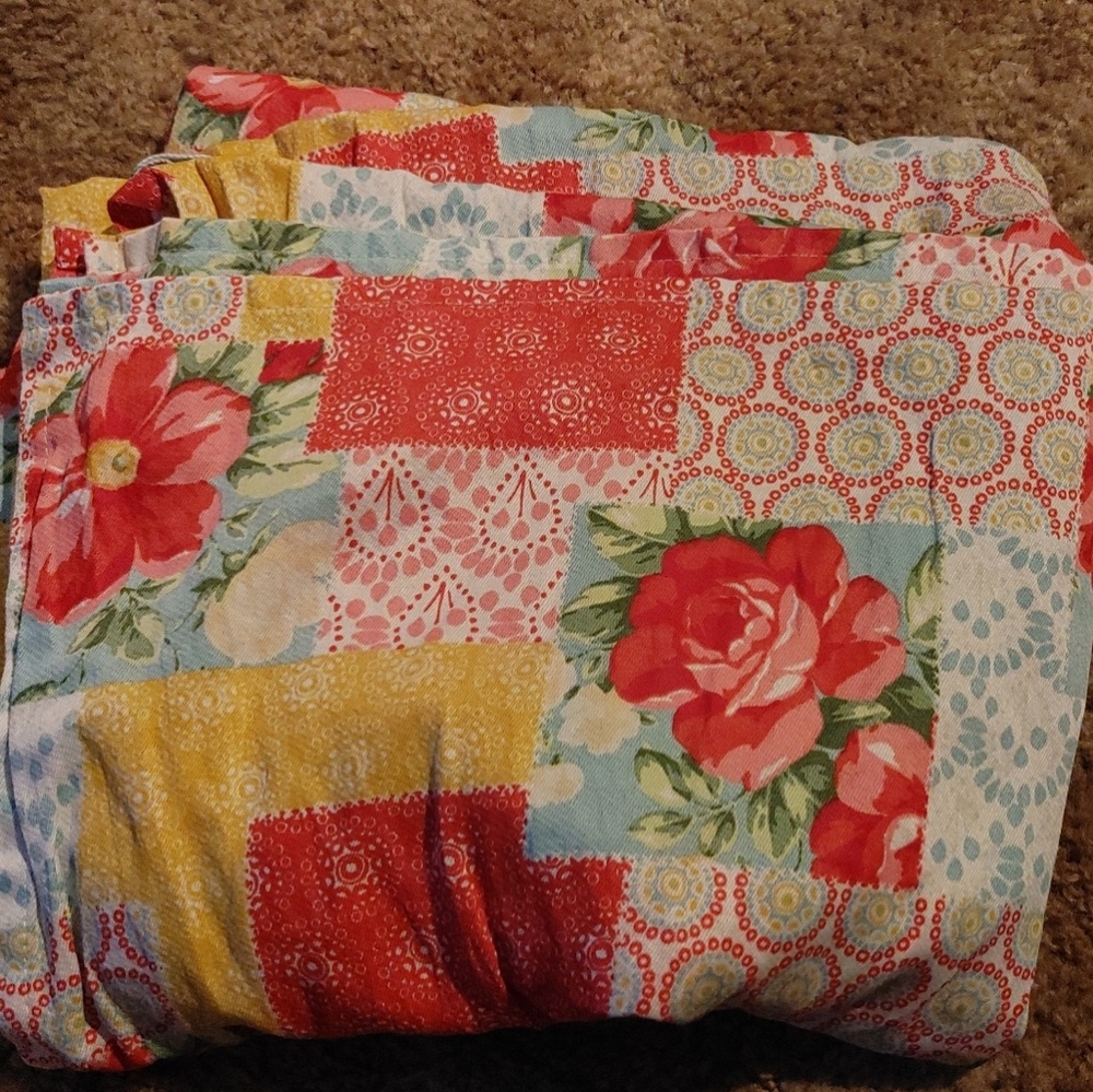 Pioneer Woman Table Cloth